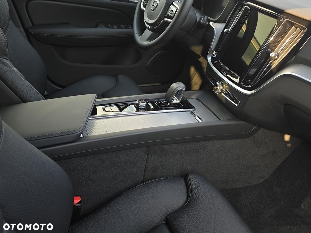 Volvo V60 B4 B Plus Dark - 18