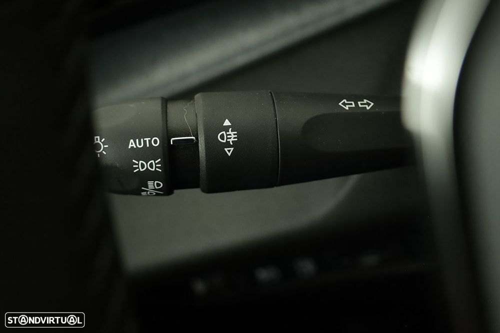 Peugeot 308 SW 1.6 Hybrid Allure e-EAT8 - 19