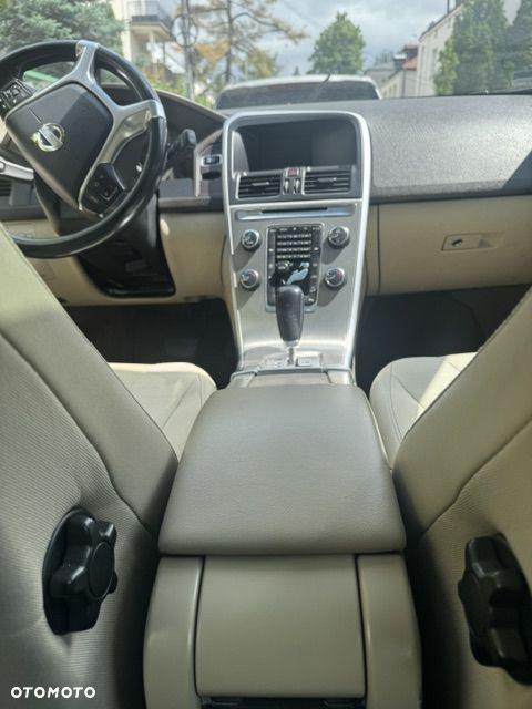 Volvo XC 60 2.4D AWD Momentum - 13