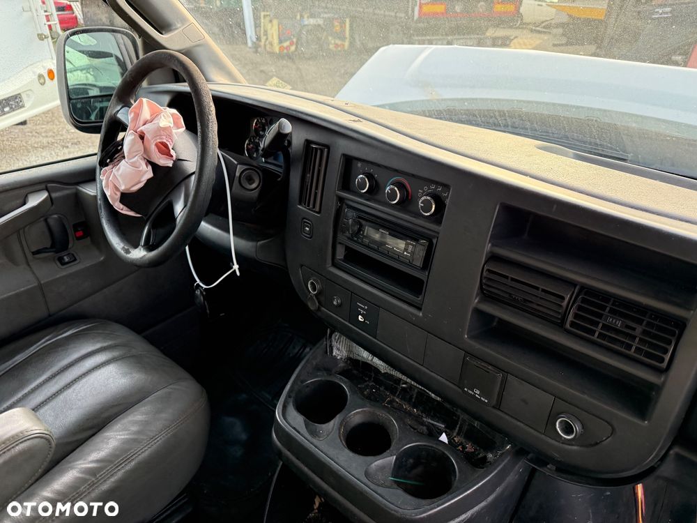 Chevrolet Express - 7