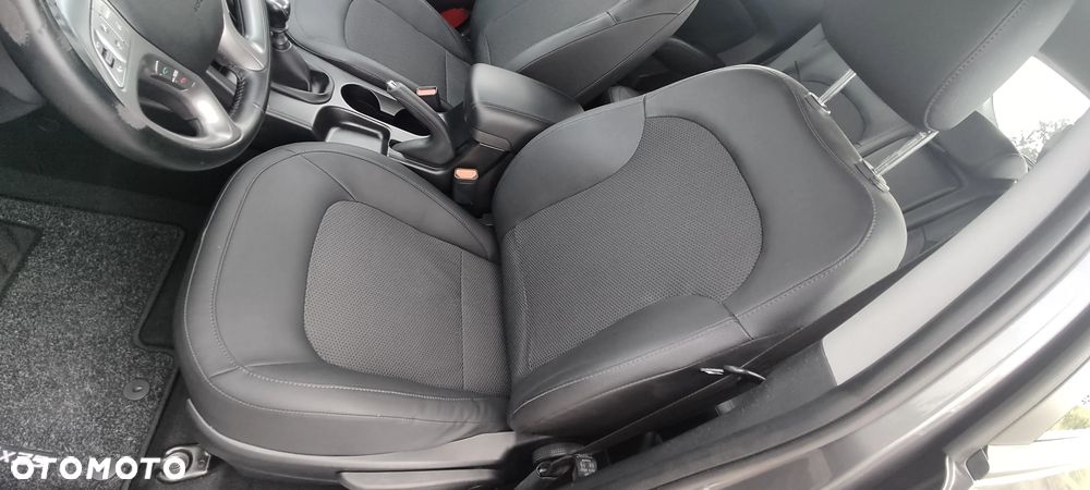 Hyundai ix35 blue 1.6 2WD Finale Silver - 19