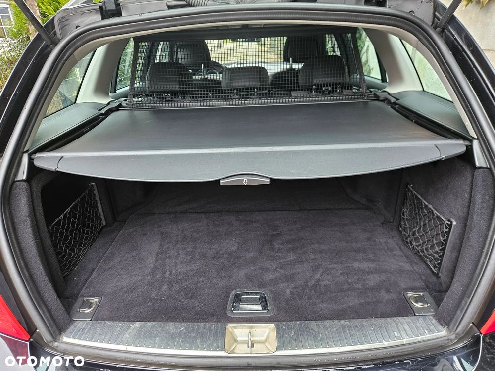 Mercedes-Benz Klasa C 220 CDI DPF Automatik BlueEFFICIENCY Avantgarde - 26