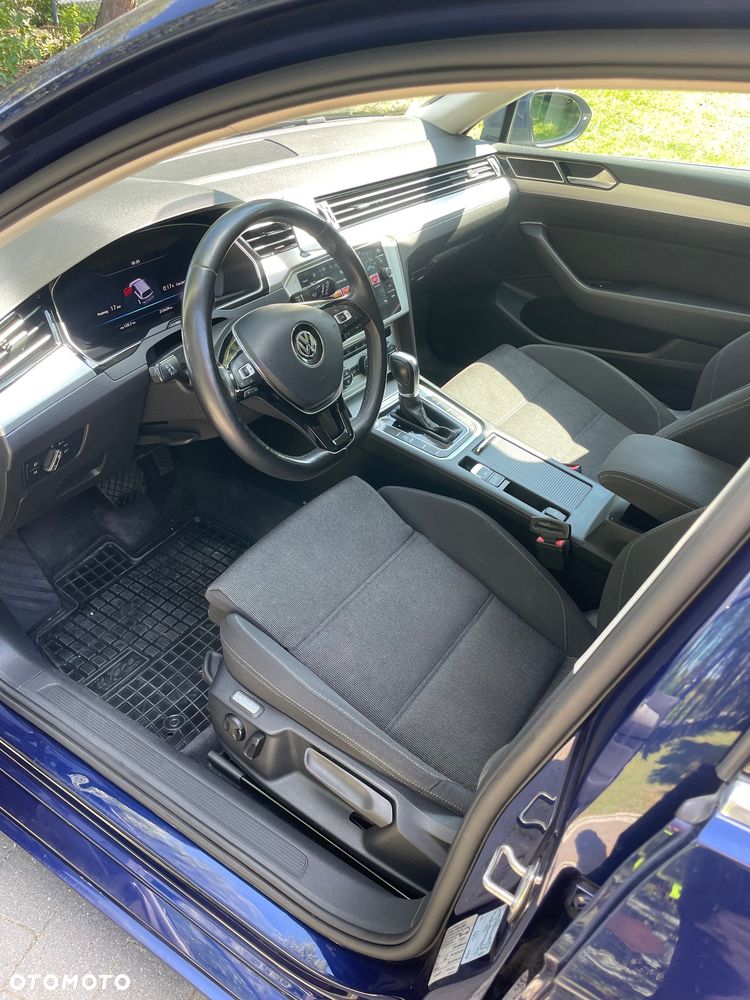 Volkswagen Passat - 11