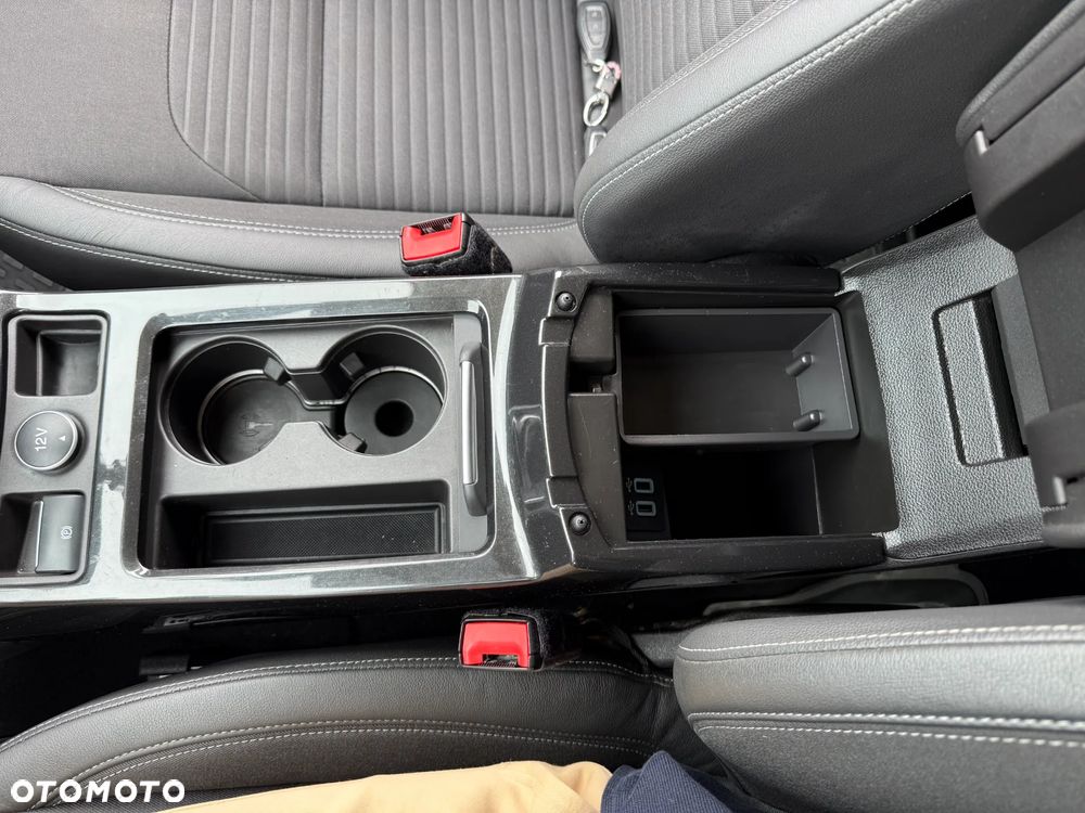 Ford Kuga 1.5 EcoBoost 2x4 Titanium - 27