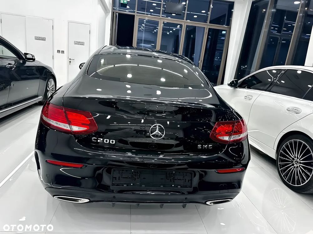 Mercedes-Benz Klasa C 200 4Matic 9G-TRONIC AMG Line - 3