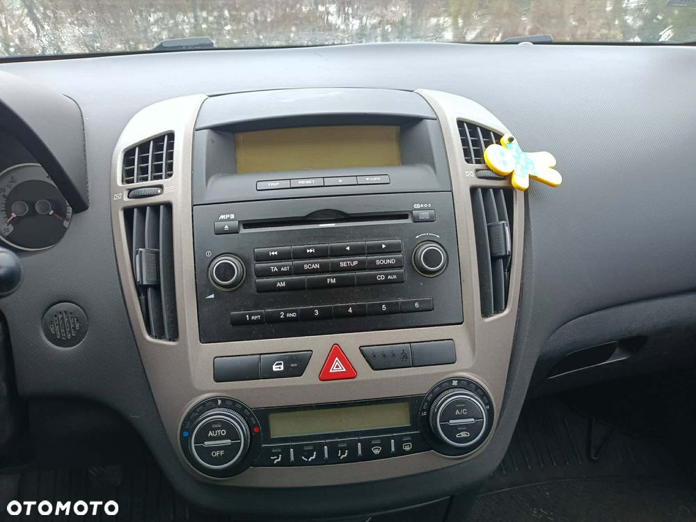 Kia Ceed 1.6 CRDi 90 ISG Vision - 8