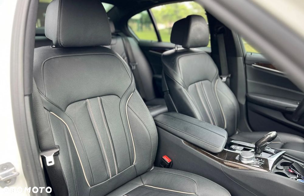 BMW Seria 5 530i xDrive M Sport Edition - 9