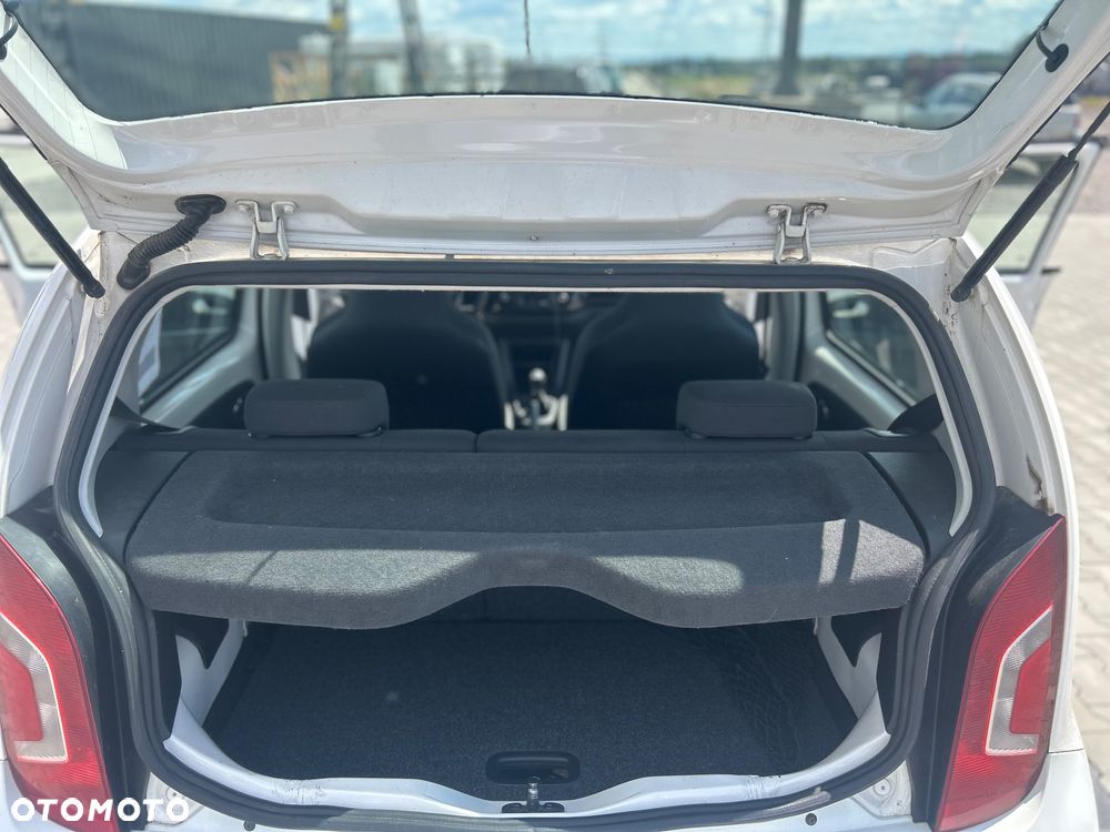 Volkswagen up! move - 17