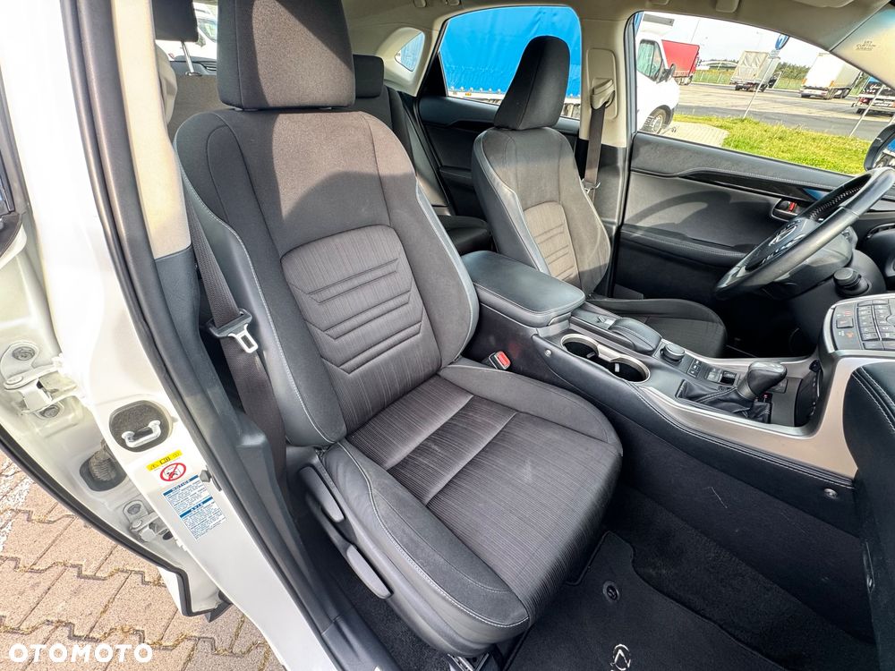 Lexus NX 300h Elite 2WD - 33