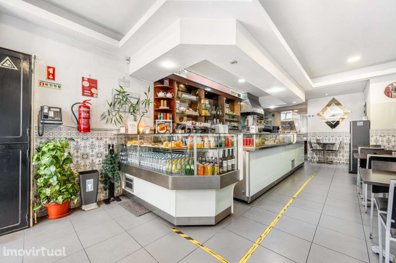 Trespasse de restaurante na Rua do Heroísmo - Porto - Grande imagem: 5/17