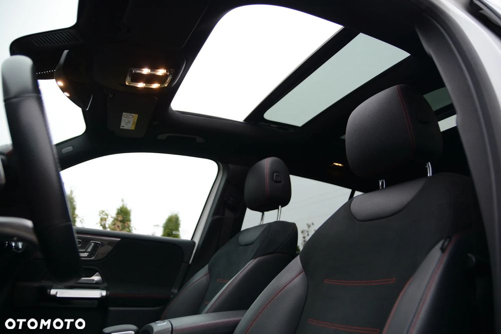 Mercedes-Benz GLB 200 AMG Line 7G-DCT - 7