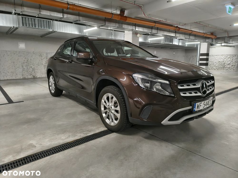 Mercedes-Benz GLA 180 - 4