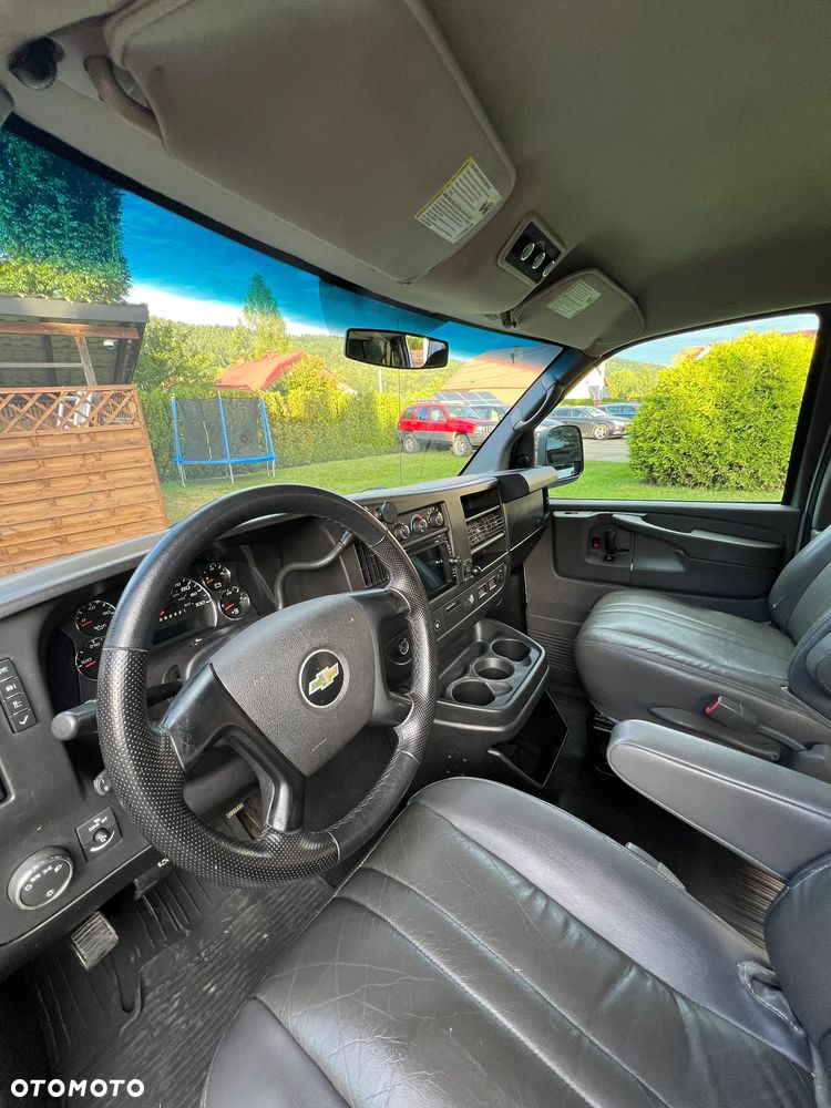 Chevrolet Express - 10