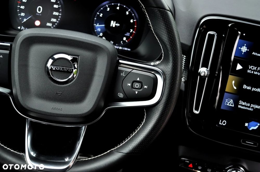 Volvo XC 40 T3 R-Design - 33