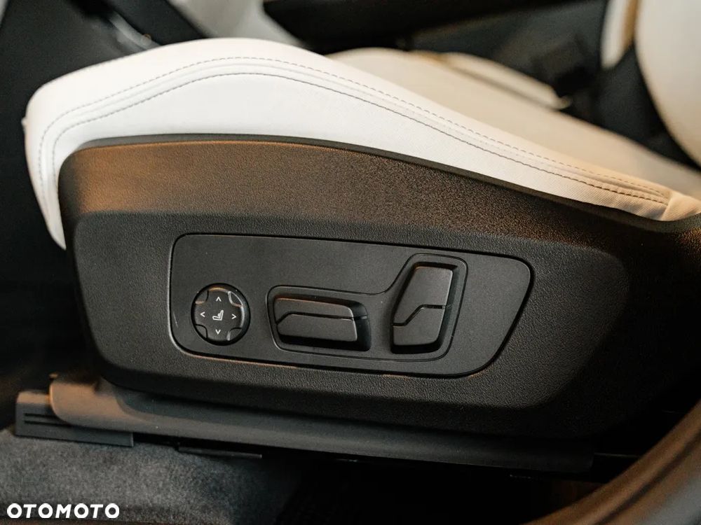 BMW X1 xDrive20d - 13