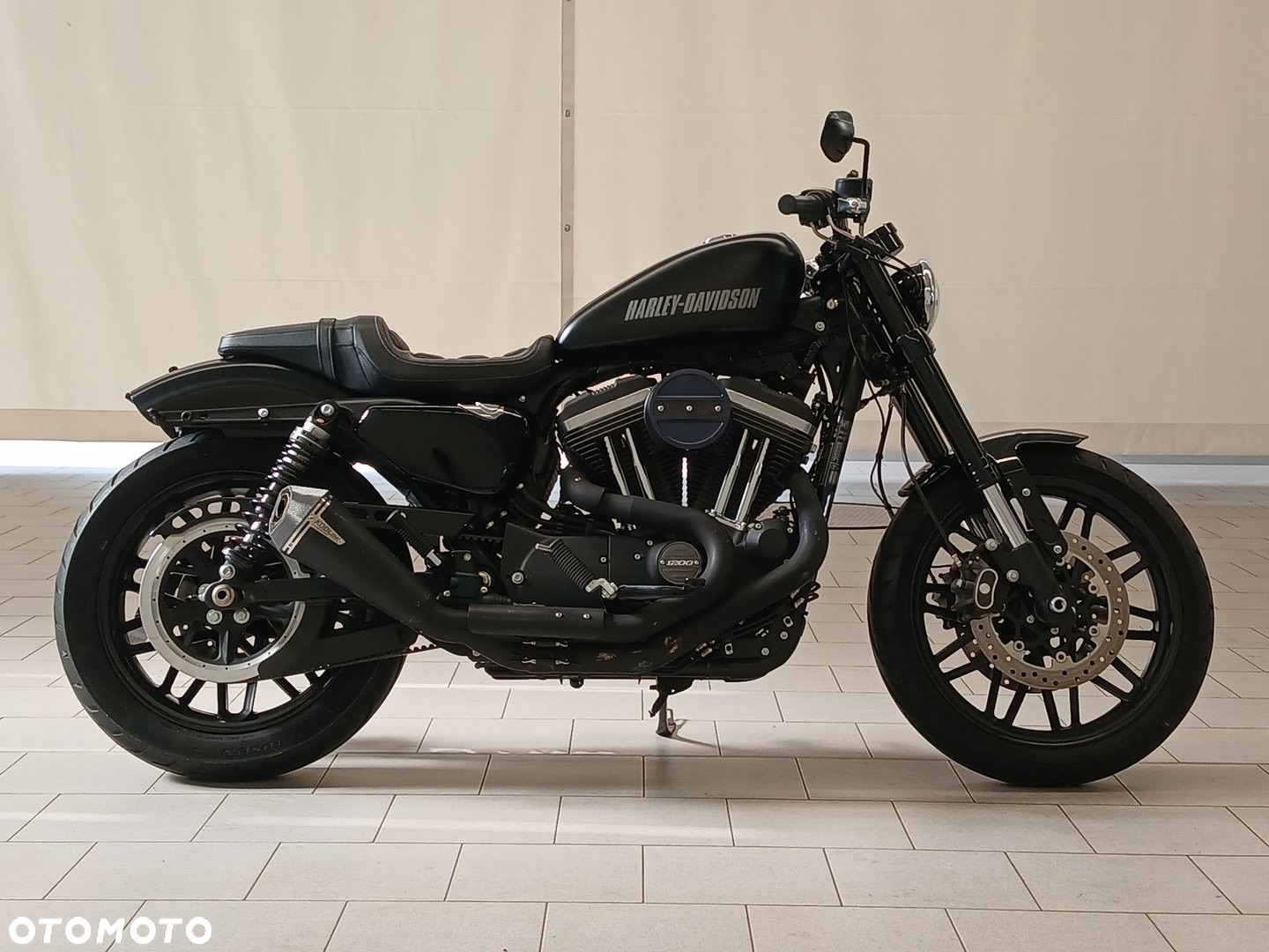 Harley-Davidson Sportster Roadster 1200R - 12