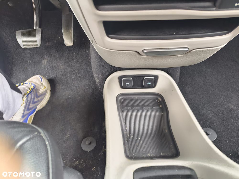 Chrysler Pacifica - 16