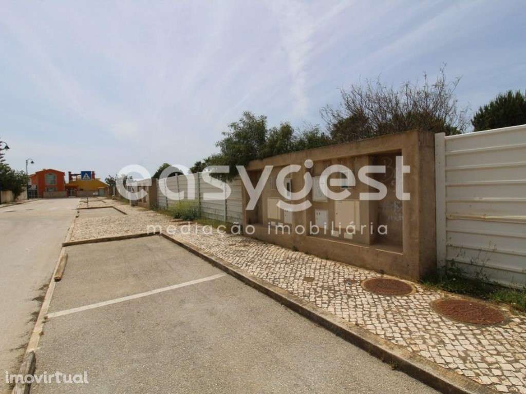 Lote de Terreno com 498 m2 para construção de moradia T3 com piscina - Grande imagem: 2/18