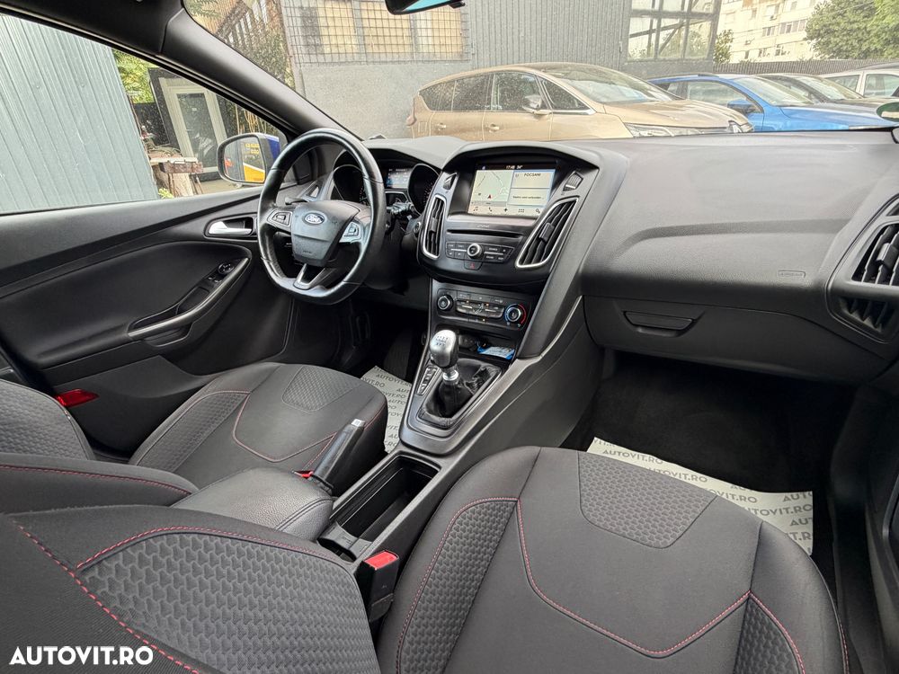 Ford Focus - 38