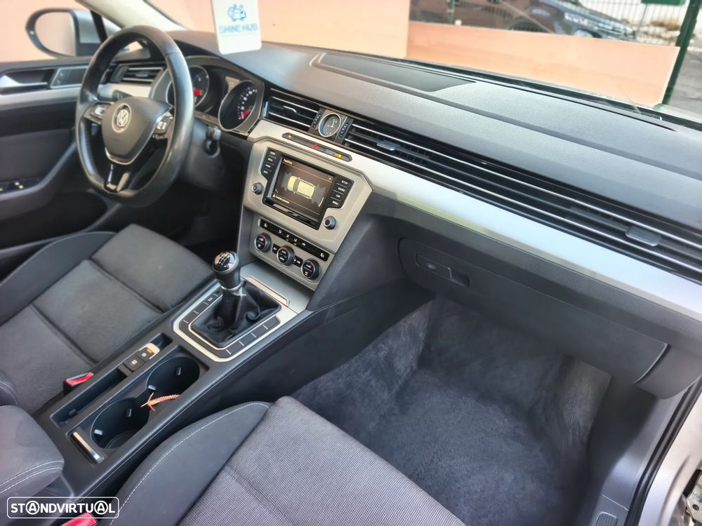 VW Passat Variant 1.6 TDI BlueMotion - 11