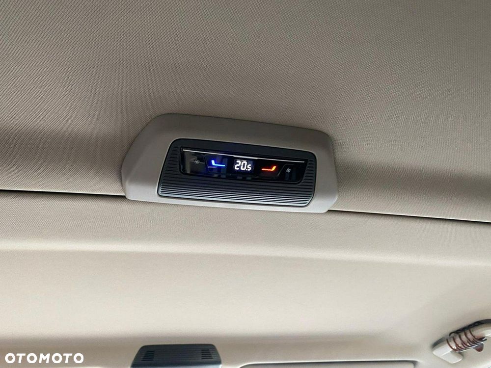 Volkswagen Multivan - 13