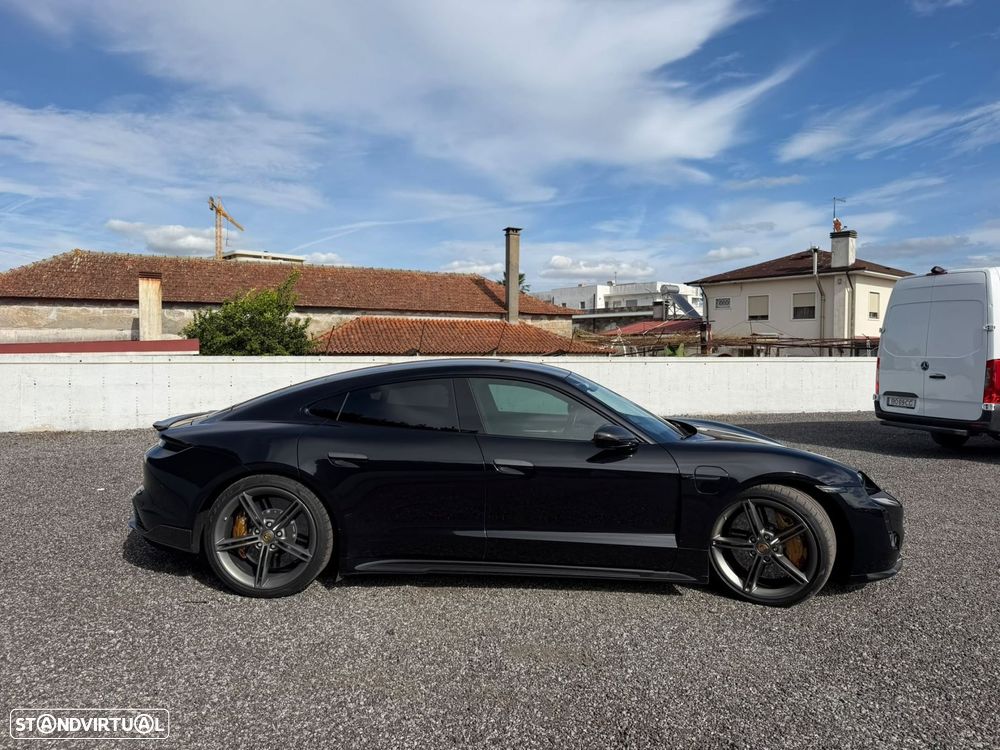 Porsche Taycan Turbo S - 13