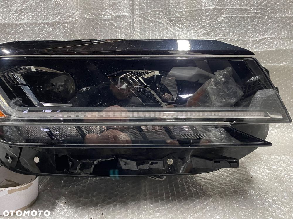 LAMPA PRAWA FULL LED PASSAT USA 561941082 - 3