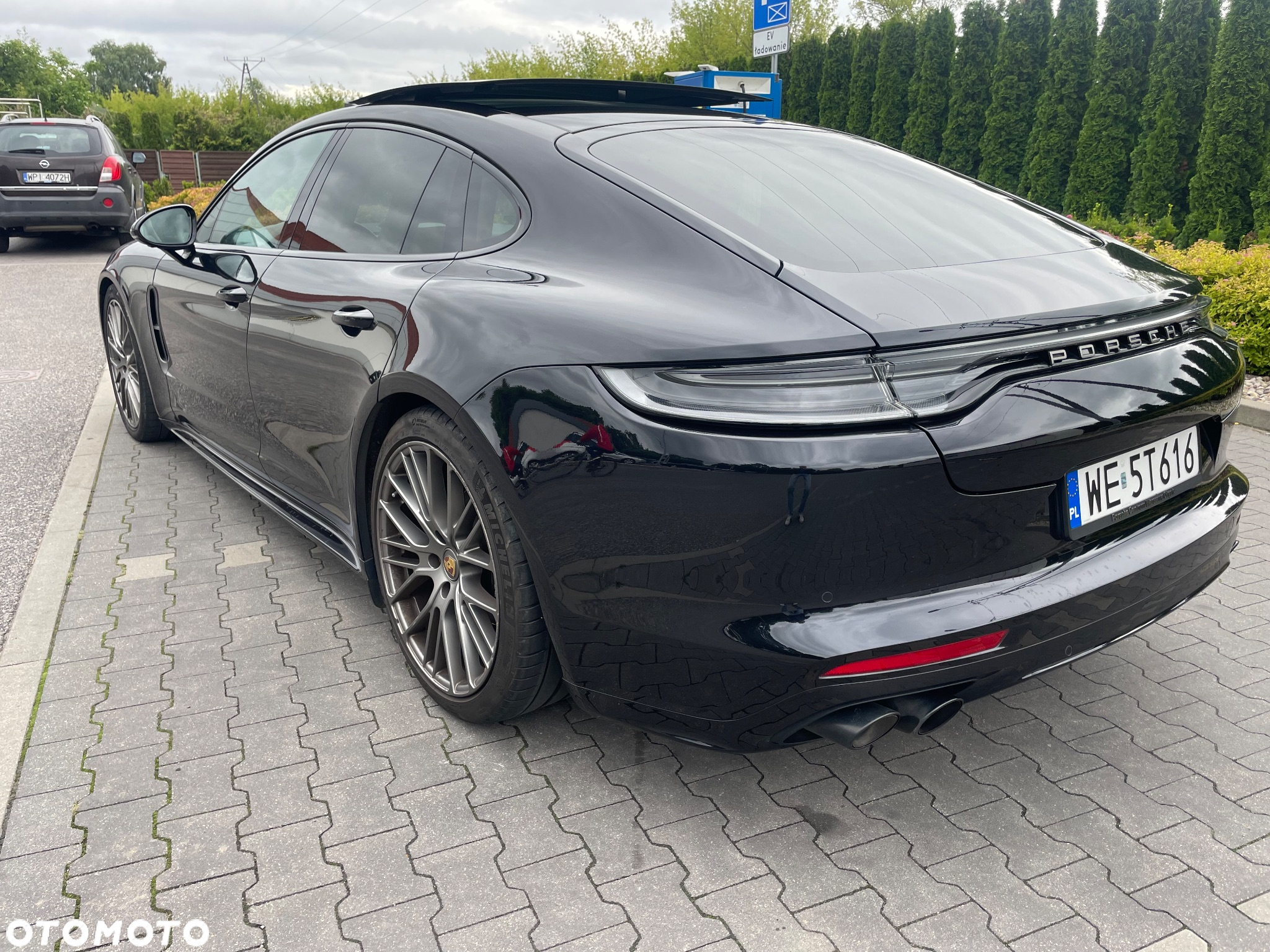 Porsche Panamera 4 Platinum Edition - 6