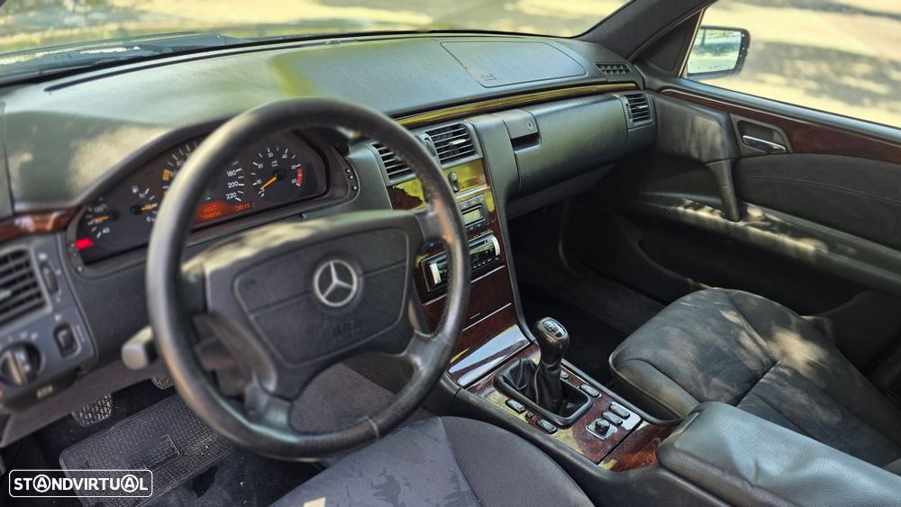 Mercedes-Benz E 300 D - 9