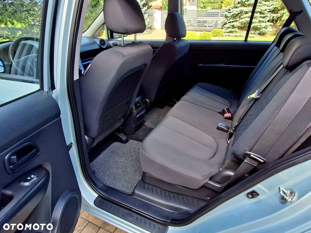 Kia Carens 2.0 EX - 11