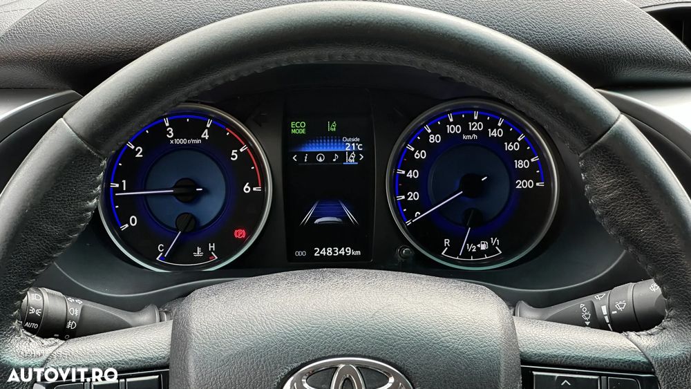 Toyota Hilux 4x4 Double Cab Executive - 13