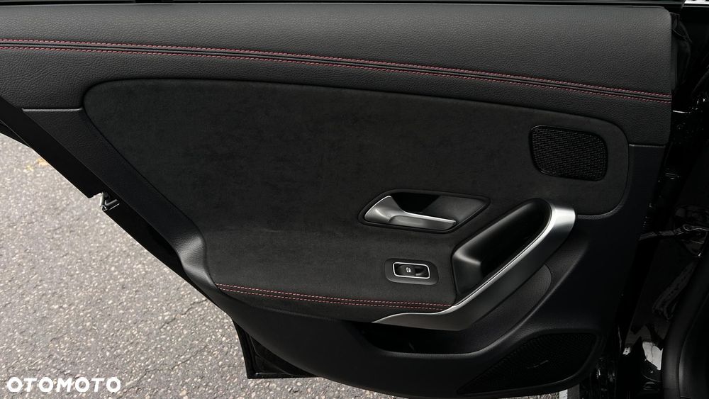 Mercedes-Benz CLA 200 AMG Line 7G-DCT - 25