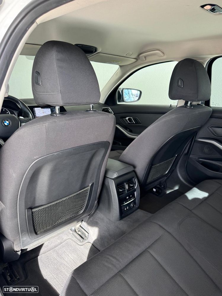 BMW 320 d Auto - 23