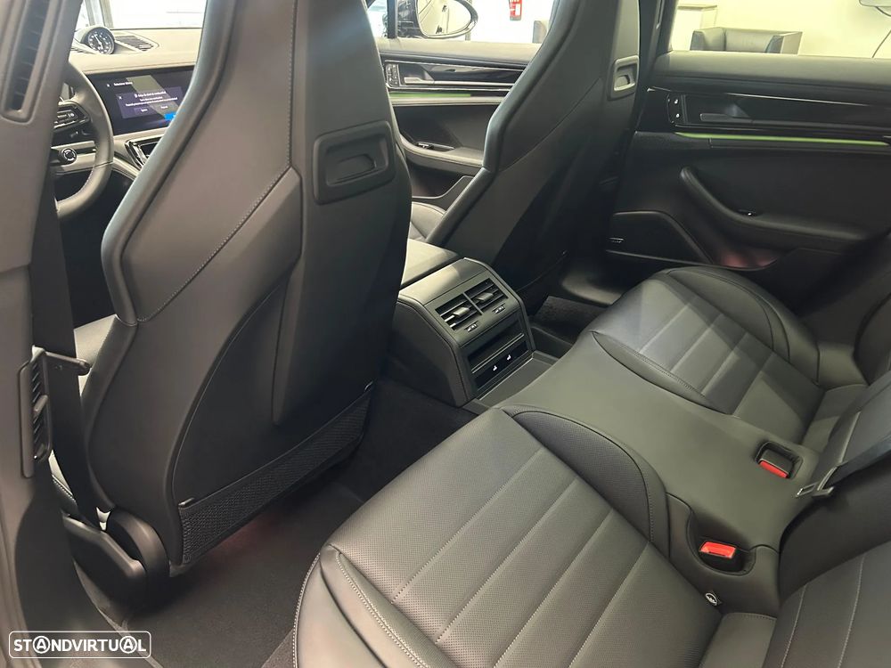 Porsche Panamera 4 E-Hybrid - 25
