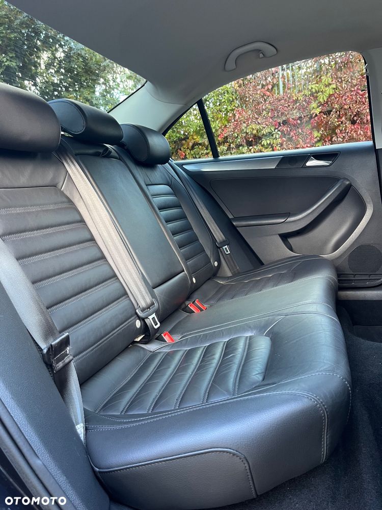 Volkswagen Jetta 2.0 TDI DPF DSG Trendline - 13