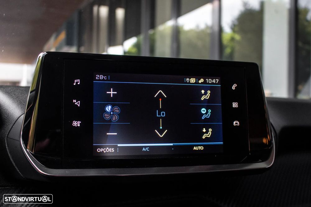 Peugeot 2008 1.5 BlueHDi Allure EAT8 - 32