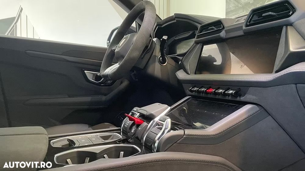 Lamborghini URUS - 13