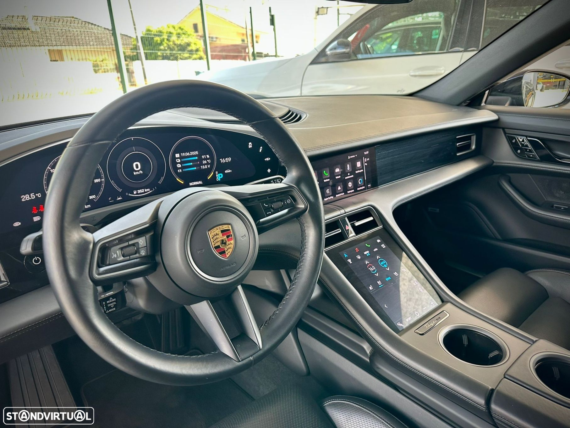 Porsche Taycan Cross Turismo - 12