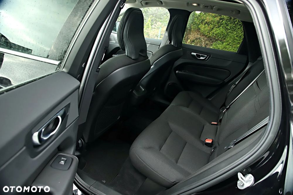 Volvo XC 60 B4 D AWD Momentum Pro - 21