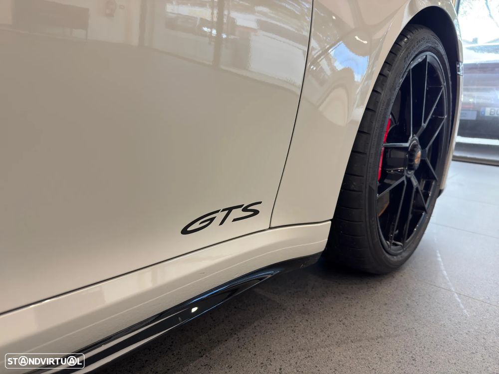 Porsche 911 (992) Carrera 4 GTS - 21