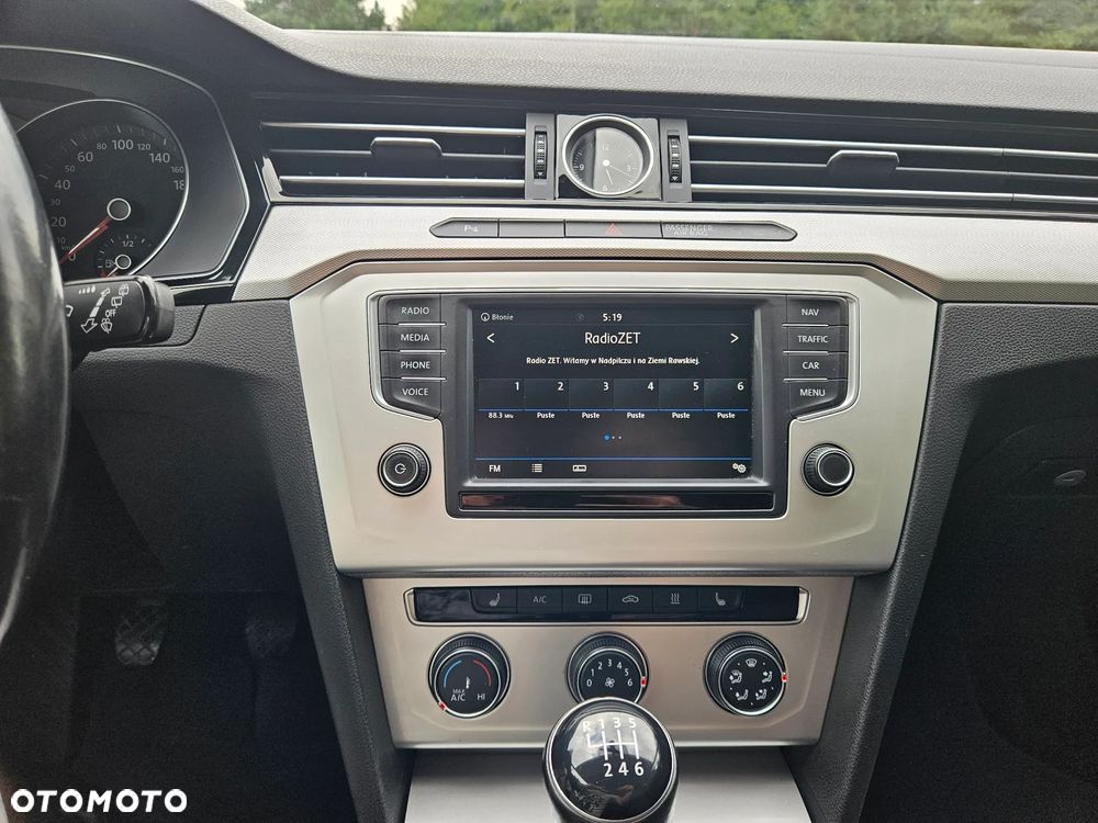 Volkswagen Passat - 17