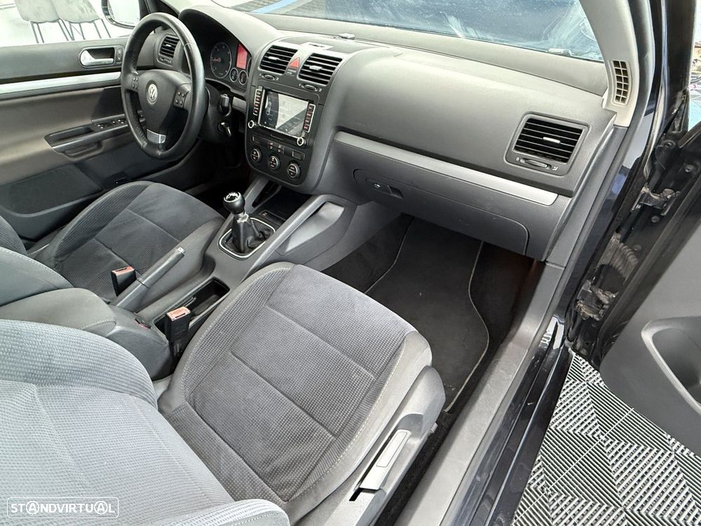 VW Jetta 1.9 TDi Confortline - 12