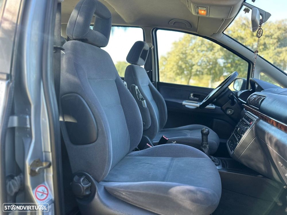 Ford Galaxy 1.9 TDi Ghia - 17