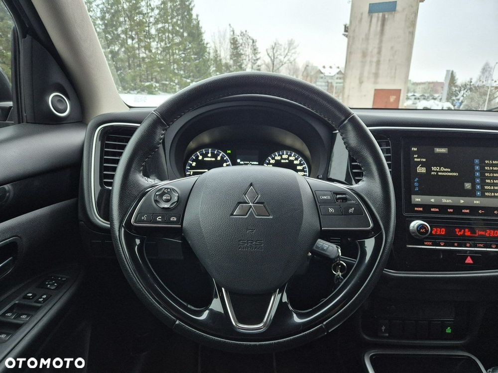 Mitsubishi Outlander - 14