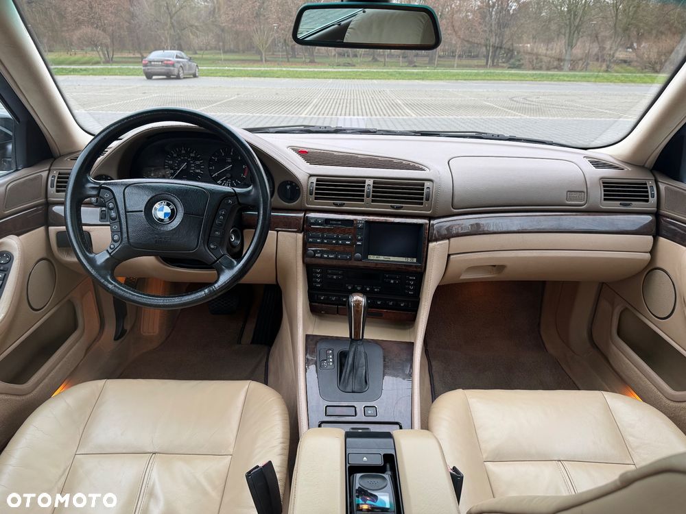 BMW Seria 7 750i - 20
