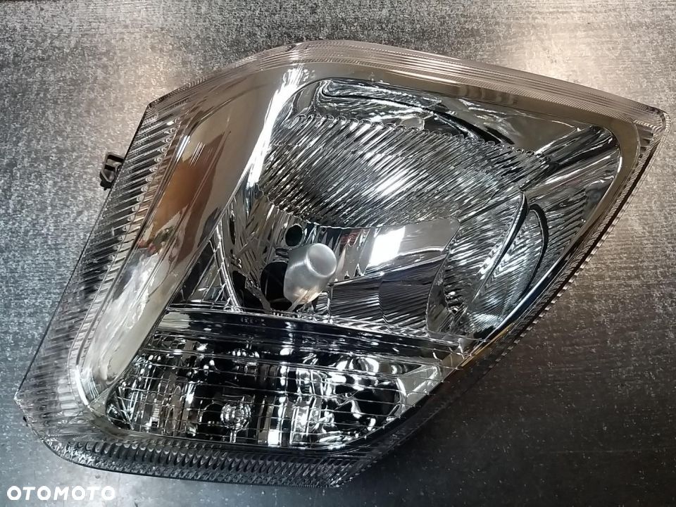 Reflektor Lewy H4, elektryczny, z silnikiem, kolor wkładu: chromowany CITROEN C2 - 1