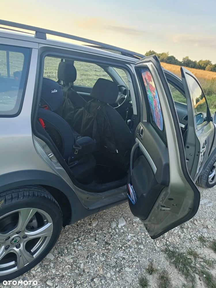 Skoda Octavia Combi 2.0 FSI Scout 4x4 - 6