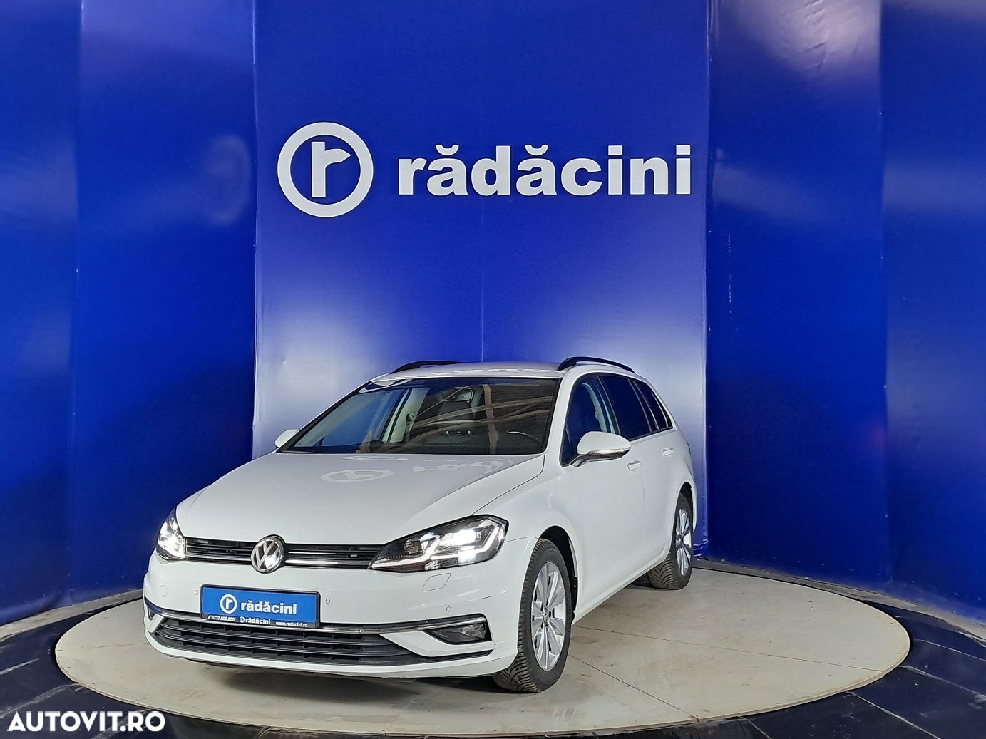 Volkswagen Golf - 1