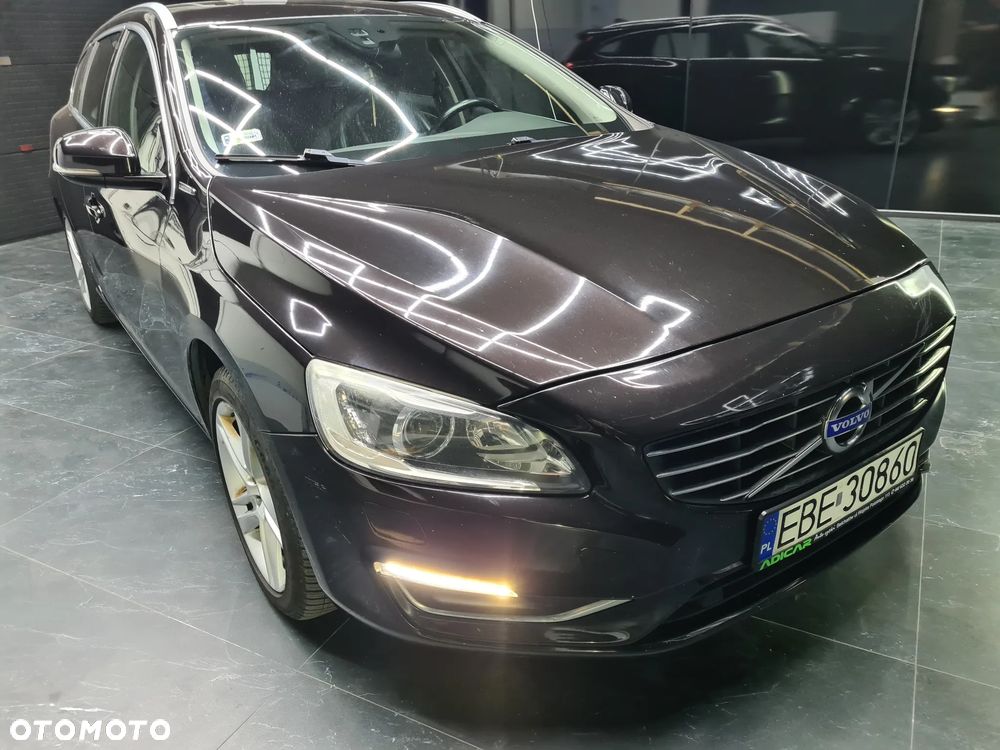 Volvo V60 D6 AWD Plug-in Hybrid Summum - 4