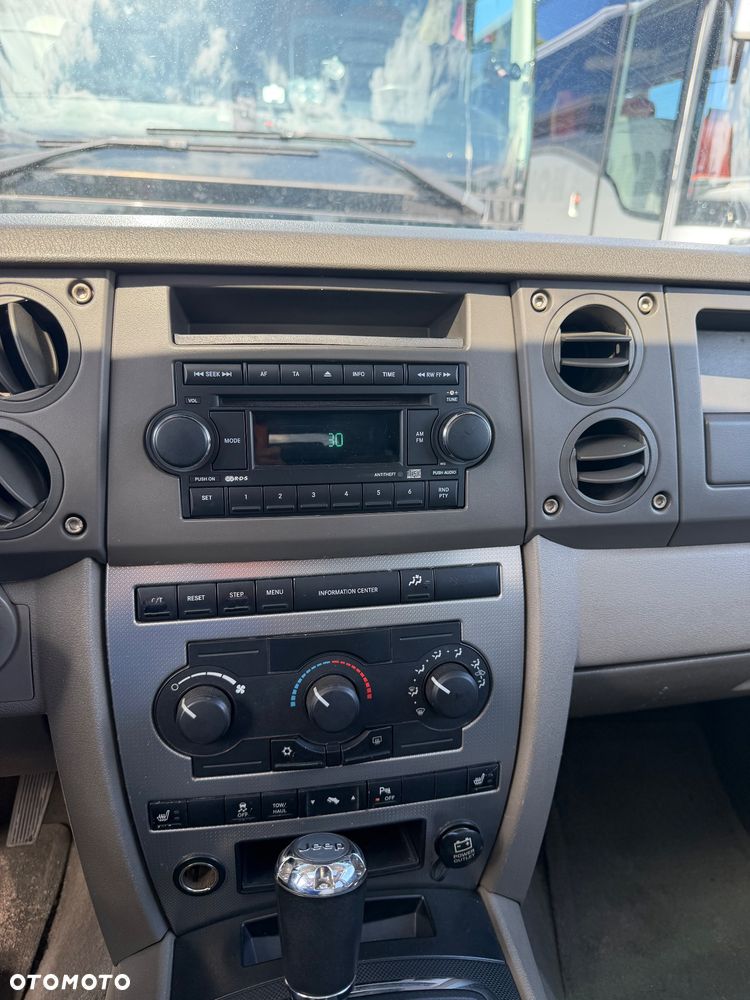 Jeep Commander 4.7 Automatik - 13